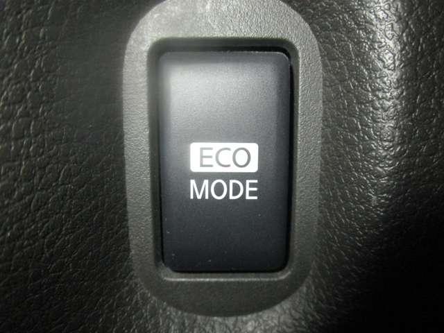 キューブ １５Ｘ　Ｍセレクション　１．５　１５Ｘ　Ｍセレクション　ワンオーナー　禁煙車　メモリーナビ　インテリジェントキー　キセノンライト　マニュアルエアコン　電動格納ドアミラー　ＥＴＣ　前後プラスチックバイザー　プライバシーガラス（8枚目）