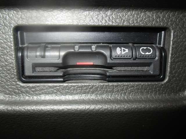 キューブ １５Ｘ　Ｍセレクション　１．５　１５Ｘ　Ｍセレクション　ワンオーナー　禁煙車　メモリーナビ　インテリジェントキー　キセノンライト　マニュアルエアコン　電動格納ドアミラー　ＥＴＣ　前後プラスチックバイザー　プライバシーガラス（9枚目）