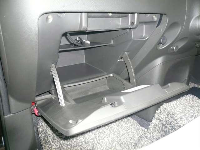 キューブ １５Ｘ　Ｍセレクション　１．５　１５Ｘ　Ｍセレクション　ワンオーナー　禁煙車　メモリーナビ　インテリジェントキー　キセノンライト　マニュアルエアコン　電動格納ドアミラー　ＥＴＣ　前後プラスチックバイザー　プライバシーガラス（18枚目）