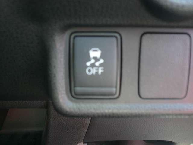アイドリングストップ機能付き♪燃費を向上させて、無駄な排出ガスを抑えます☆停車時も、ハンドルを動かすかブレーキを離せば始動しますので簡単です♪（機能ＯＦＦにも出来ます）