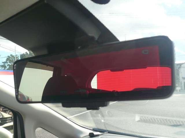 ☆インテリジェントルームミラー☆を装備してます。必要に応じてカメラとミラーが切り替え出来ます。後席など人や荷物で後ろが見えにくい時もしっかり後方確認が出来ますので、安心です♪