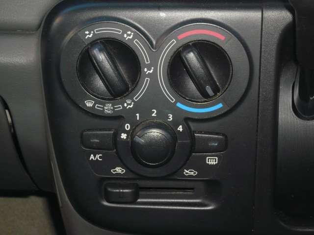 大きなダイヤルで操作性の良いエアコンは快適運転の必需品ですね♪