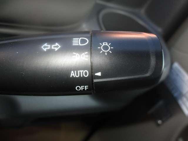 快適装備のオートライト装備しております。暗くなると同時にヘッドライトが自動で点灯しとても便利です☆