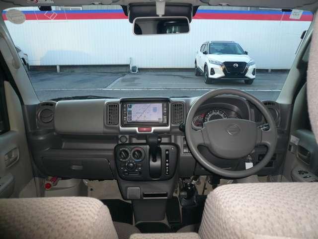 開放的で周囲が広く見渡せる運転席は車両の感覚がつかみやすくて安心安全です♪