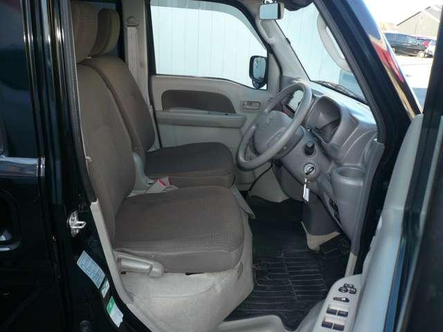 クッション性の高いシートは疲労度が少なく、また足元も広いので目的地まで快適に過ごせます♪