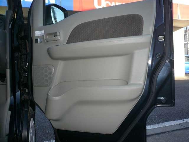 運転席側内張りです。