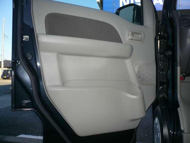 助手席側内張りです。