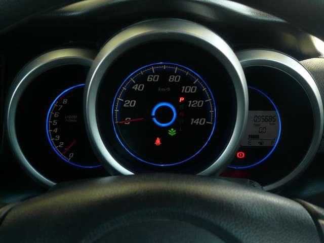 Ｎ－ＢＯＸカスタム Ｇ　６６０　カスタムＧ　パナソニックナビ　バックカメラ　キセノンライト　横滑り防止装置　ＥＴＣ　マニュアルエアコン　電動格納ドアミラー　両側スライドドア　オートライト　スマートキー　プラスチックバイザー（6枚目）