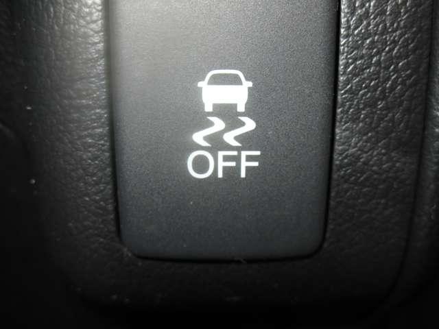 Ｎ－ＢＯＸカスタム Ｇ　６６０　カスタムＧ　パナソニックナビ　バックカメラ　キセノンライト　横滑り防止装置　ＥＴＣ　マニュアルエアコン　電動格納ドアミラー　両側スライドドア　オートライト　スマートキー　プラスチックバイザー（7枚目）