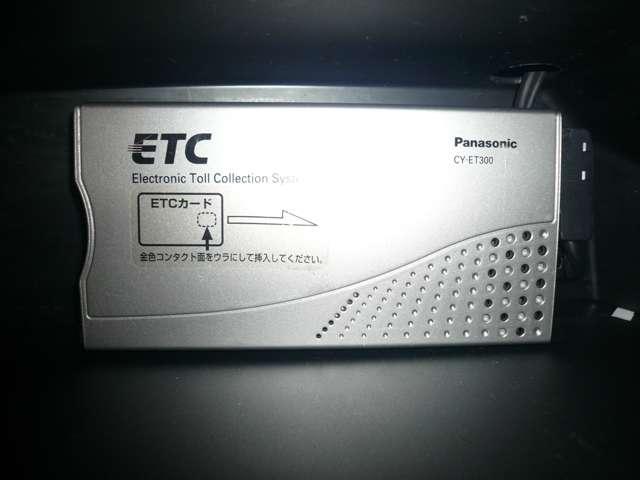 Ｎ－ＢＯＸカスタム Ｇ　６６０　カスタムＧ　パナソニックナビ　バックカメラ　キセノンライト　横滑り防止装置　ＥＴＣ　マニュアルエアコン　電動格納ドアミラー　両側スライドドア　オートライト　スマートキー　プラスチックバイザー（10枚目）