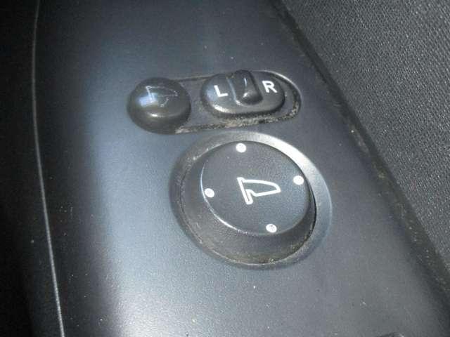 Ｎ－ＢＯＸカスタム Ｇ　６６０　カスタムＧ　パナソニックナビ　バックカメラ　キセノンライト　横滑り防止装置　ＥＴＣ　マニュアルエアコン　電動格納ドアミラー　両側スライドドア　オートライト　スマートキー　プラスチックバイザー（11枚目）