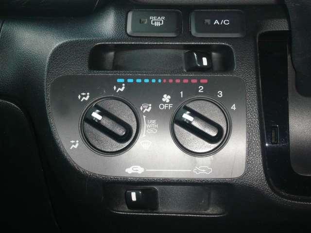 Ｎ－ＢＯＸカスタム Ｇ　６６０　カスタムＧ　パナソニックナビ　バックカメラ　キセノンライト　横滑り防止装置　ＥＴＣ　マニュアルエアコン　電動格納ドアミラー　両側スライドドア　オートライト　スマートキー　プラスチックバイザー（12枚目）