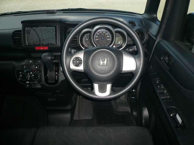 Ｎ－ＢＯＸカスタム Ｇ　６６０　カスタムＧ　パナソニックナビ　バックカメラ　キセノンライト　横滑り防止装置　ＥＴＣ　マニュアルエアコン　電動格納ドアミラー　両側スライドドア　オートライト　スマートキー　プラスチックバイザー（17枚目）