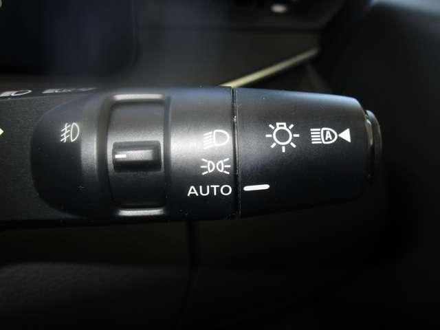 ノート X 1.2 X ワンオーナー 禁煙車 NISSANコネクトナビ 全周囲カメラ 黒本革シート SOSコール インテリジェントルームミラー 前後ドライブレコーダー 踏み間違い防止アシスト 衝突被害軽減ブレーキ(19枚目)