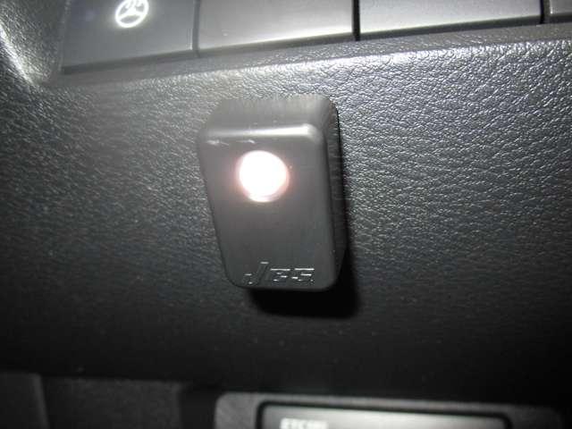 オーラ ニスモ　１．２　ＮＩＳＭＯ　ワンオーナー　禁煙車　プロパイロット　ＳＯＳコール　ＮＩＳＳＡＮコネクトナビ　全周囲カメラ　インテリジェントルームミラー　ステアリングヒーター　前席シートヒーター　オートエアコン（7枚目）