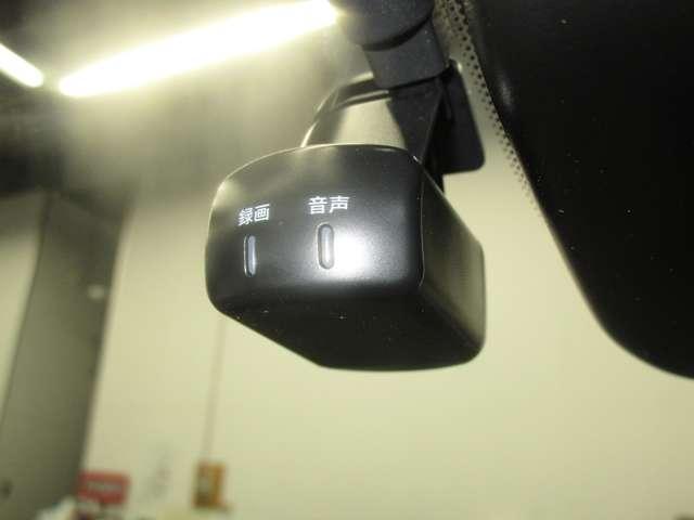 オーラ ニスモ　１．２　ＮＩＳＭＯ　ワンオーナー　禁煙車　プロパイロット　ＳＯＳコール　ＮＩＳＳＡＮコネクトナビ　全周囲カメラ　インテリジェントルームミラー　ステアリングヒーター　前席シートヒーター　オートエアコン（9枚目）