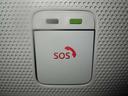 SOSコールは急病時やあおり運転被害などの危険を感じた時スイッチを押すと専門のオペレータに繋がって警察や消防への連携をサポートしてくれます。万が一の事故発生時にはエアバッグ展開と連動して自動通報します