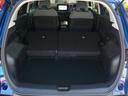 リアシートを全て倒せば、広い荷室になるので、荷物をたくさん積めます♪