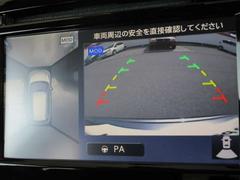 ☆全周囲カメラが駐車をアシスト☆４つの高解像度カメラで車の周囲を撮影！見えにくい死角の駐停車も驚く程に楽々です。バックカメラは、車庫入れの時は勿論、後方の安全確認もできて安心です♪ 5