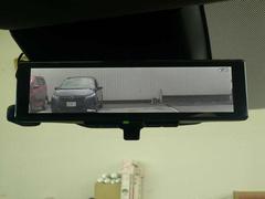ＳＯＳコールは急病時やあおり運転被害などの危険を感じた時スイッチを押すと専門のオペレータに繋がって警察や消防への連携をサポートしてくれます。万が一の事故発生時にはエアバッグ展開と連動して自動通報します 5