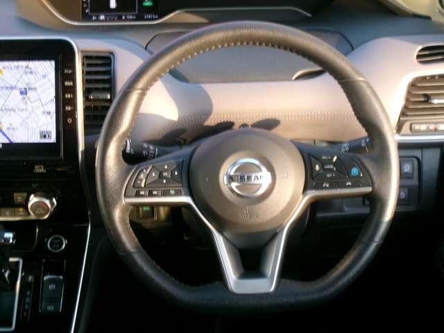 セレナ ２．０　ハイウェイスター　Ｖ　ナビ　ＡＶＭ　ドラレコ　両側オートスライド（3枚目）