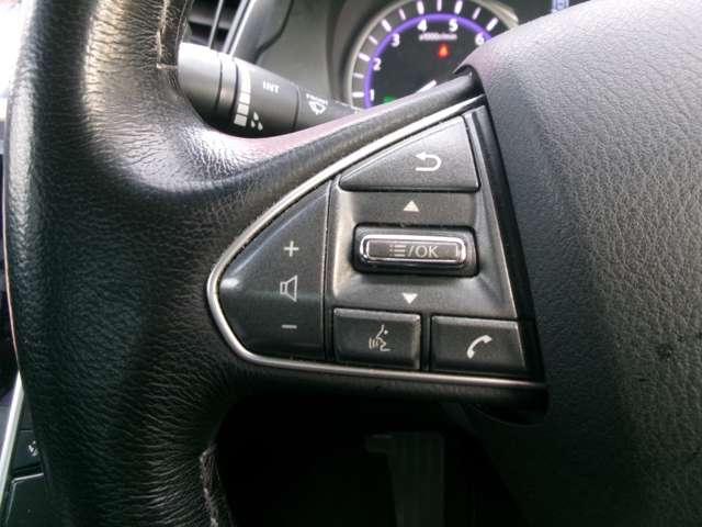 ステアリングスイッチ付きです♪ハンドルから手を放さずにオーディオ操作やメーターディスプレイ操作ができるので、安全です！