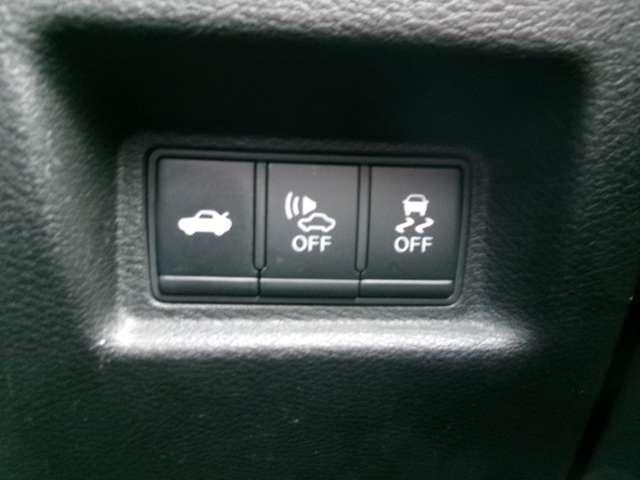 ＶＤＣ横滑り防止装置搭載車です。横滑りしそうな時、すぐにセンサーが感知して、クルマを安定した姿勢に戻します。