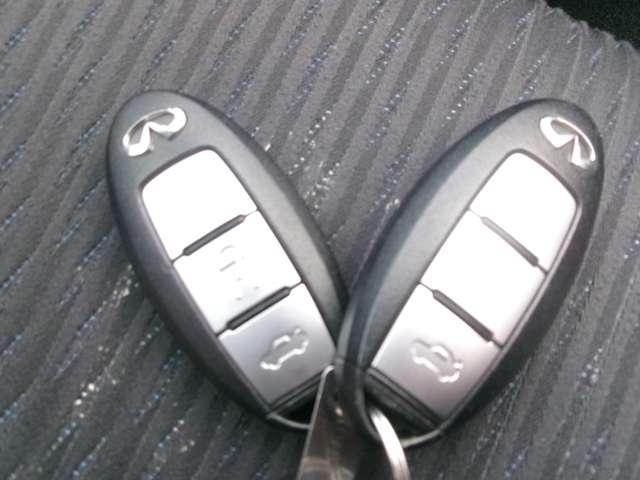 便利なインテリジェントキー付です。両手がふさがっていても楽々ドアのロック解除ができます！