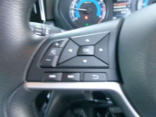 ステアリングスイッチ付きです♪ハンドルから手を放さずにオーディオ操作やメーターディスプレイ操作ができるので、安全です！