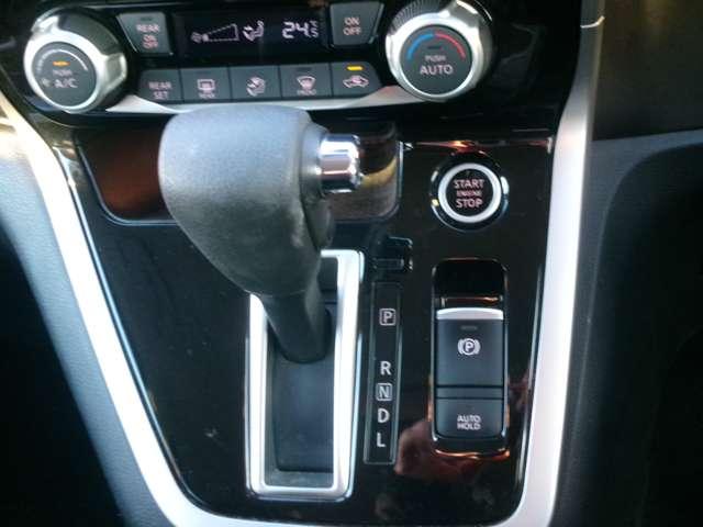 セレナ ２．０　ハイウェイスター　ＶセレクションＩＩ　プロパイロット　後席モニター　ＬＥＤ（11枚目）