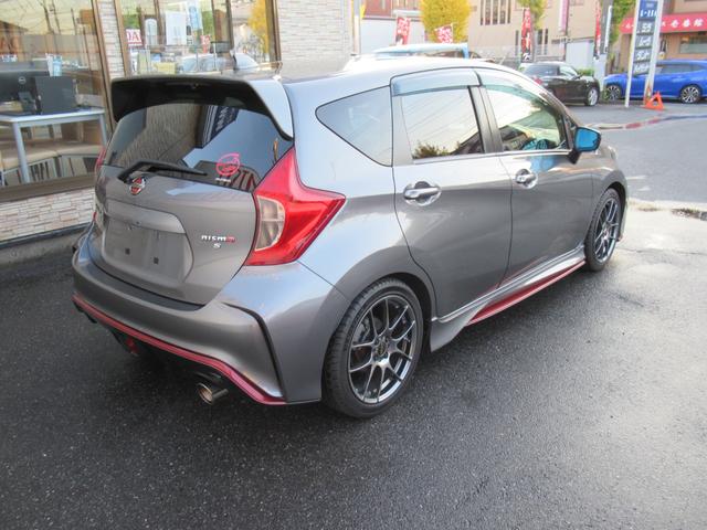 ノート ニスモ　Ｓ　純正ナビ　ＴＶ　ニスモ専用レカロシート　ニスモマフラー　ＢＢＳ１７インチＡＷ　ニスモ専用エアロ　２６０ｋｍメーター　プッシュスタート　スマートキー　ＬＥＤヘッドライト　オートライト　バックフォグ（5枚目）