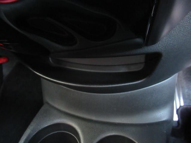 ノート ニスモ　Ｓ　純正ナビ　ＴＶ　ニスモ専用レカロシート　ニスモマフラー　ＢＢＳ１７インチＡＷ　ニスモ専用エアロ　２６０ｋｍメーター　プッシュスタート　スマートキー　ＬＥＤヘッドライト　オートライト　バックフォグ（16枚目）