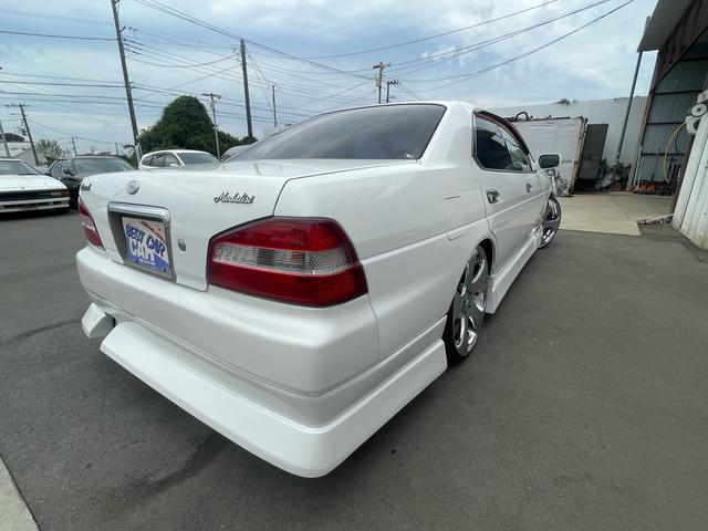 ローレル ２５メダリスト　公認５速　ＲＢ２５ＤＥＴ載せ替え　後期フェイス　社外フルエアロ　ステンマフラー　車高調　前置きインタークーラー　社外エアクリーナー　ワークＬＳ２０インチホイール（6枚目）