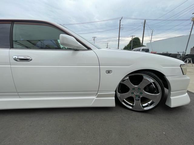 ローレル ２５メダリスト　公認５速　ＲＢ２５ＤＥＴ載せ替え　後期フェイス　社外フルエアロ　ステンマフラー　車高調　前置きインタークーラー　社外エアクリーナー　ワークＬＳ２０インチホイール（11枚目）