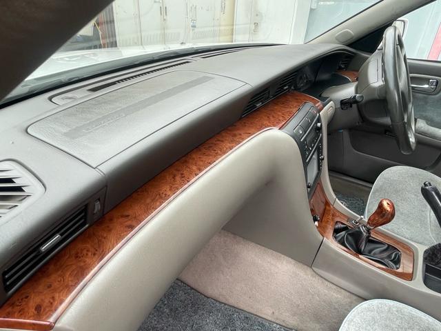 ローレル ２５メダリスト　公認５速　ＲＢ２５ＤＥＴ載せ替え　後期フェイス　社外フルエアロ　ステンマフラー　車高調　前置きインタークーラー　社外エアクリーナー　ワークＬＳ２０インチホイール（31枚目）