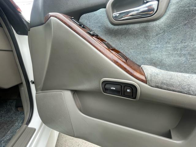 ローレル ２５メダリスト　公認５速　ＲＢ２５ＤＥＴ載せ替え　後期フェイス　社外フルエアロ　ステンマフラー　車高調　前置きインタークーラー　社外エアクリーナー　ワークＬＳ２０インチホイール（37枚目）