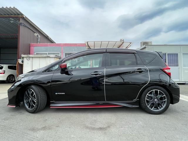 ノート ｅ－パワーニスモ　Ｓ　ワンオーナー　アルパイン９インチナビＴＶ　アラウンドビューモニター　ＥＴＣ２．０　インテリジェントルームミラー　ブリッツ車高調　盗難防止装置　前後ドラレコ　センターアームレスト　専用コンピューター（5枚目）