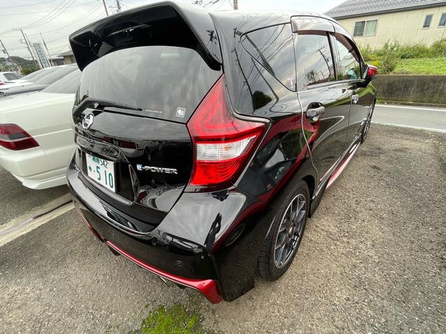 ノート ｅ－パワーニスモ　Ｓ　ワンオーナー　アルパイン９インチナビＴＶ　アラウンドビューモニター　ＥＴＣ２．０　インテリジェントルームミラー　ブリッツ車高調　盗難防止装置　前後ドラレコ　センターアームレスト　専用コンピューター（8枚目）