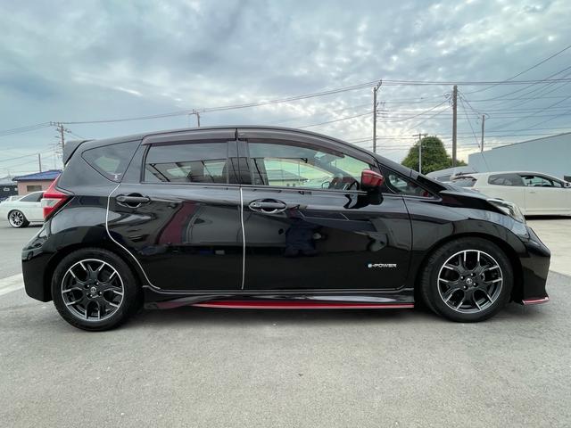 ノート ｅ－パワーニスモ　Ｓ　ワンオーナー　アルパイン９インチナビＴＶ　アラウンドビューモニター　ＥＴＣ２．０　インテリジェントルームミラー　ブリッツ車高調　盗難防止装置　前後ドラレコ　センターアームレスト　専用コンピューター（9枚目）