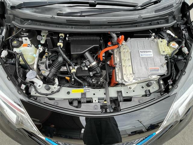 ノート ｅ－パワーニスモ　Ｓ　ワンオーナー　アルパイン９インチナビＴＶ　アラウンドビューモニター　ＥＴＣ２．０　インテリジェントルームミラー　ブリッツ車高調　盗難防止装置　前後ドラレコ　センターアームレスト　専用コンピューター（12枚目）