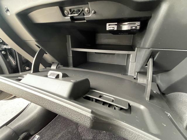 ノート ｅ－パワーニスモ　Ｓ　ワンオーナー　アルパイン９インチナビＴＶ　アラウンドビューモニター　ＥＴＣ２．０　インテリジェントルームミラー　ブリッツ車高調　盗難防止装置　前後ドラレコ　センターアームレスト　専用コンピューター（30枚目）