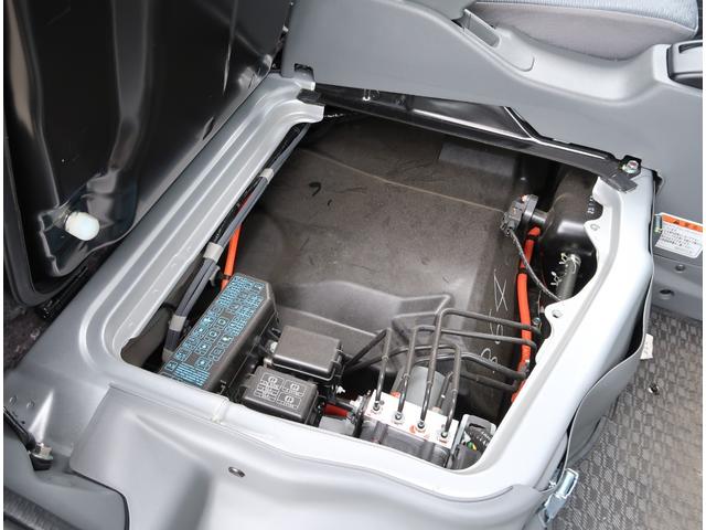 ＣＤ　１６．０ｋｗｈ　４シーター　社有車　電気自動車　駆動用バッテリー残存率１００パーセント　ＡＭＦＭラジオ　前席ヒーター　ハイマウントストップランプ　リヤゲートアンダーミラー　充電ケーブル　応急用タイヤ　リヤガラス熱線　リヤワイパー(49枚目)