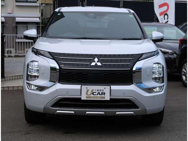 アウトランダーＰＨＥＶ Ｐ　７人乗り　アラウンドビューモニター　スマホ連携ナビ　フルセグＴＶ　衝突軽減ブレーキ　車線逸脱警報　誤発進抑制機能　前後コーナーセンサー　左右シートヒーター　電動リヤゲート　電動パーキング　禁煙車（10枚目）