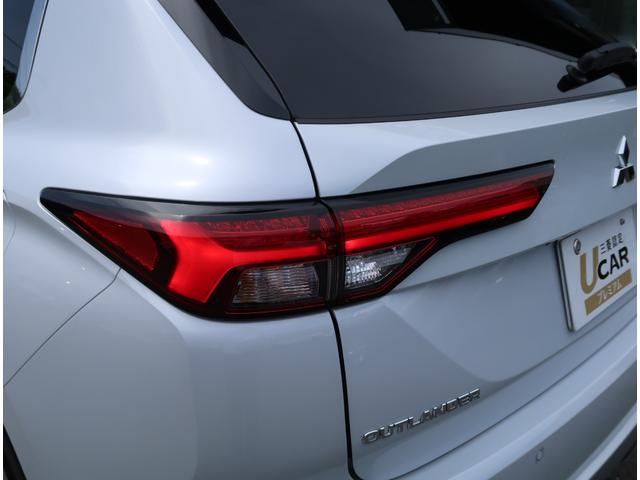 アウトランダーＰＨＥＶ Ｐ　７人乗り　アラウンドビューモニター　スマホ連携ナビ　フルセグＴＶ　衝突軽減ブレーキ　車線逸脱警報　誤発進抑制機能　前後コーナーセンサー　左右シートヒーター　電動リヤゲート　電動パーキング　禁煙車（29枚目）