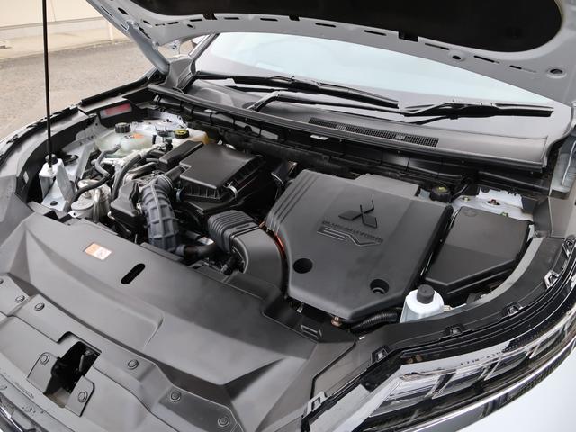 アウトランダーＰＨＥＶ Ｐ　禁煙車　７人乗り　パノラマサンルーフ　ＢＯＳＥスピーカー　ＡＣ１５００Ｗ１００Ｖ電源　衝突被害軽減　車線逸脱警報　後側方車両検知　誤発進抑制機能　全方位カメラ　フロントシートヒーター　本革シート（73枚目）