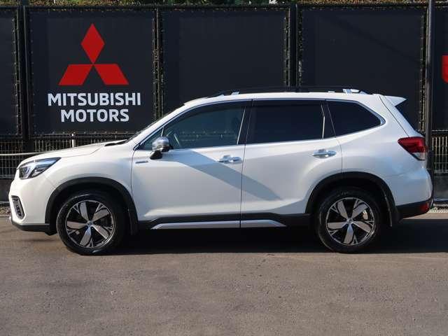 ボディーカラーはクリスタルホワイトパール（パールホワイト）