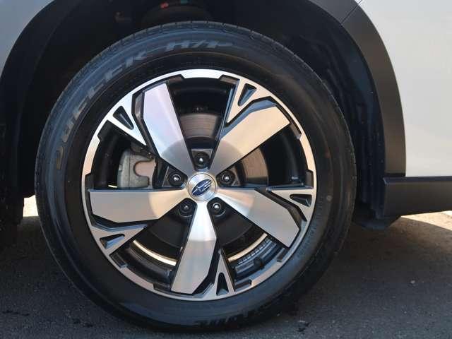 タイヤサイズは２２５／５５Ｒ１８