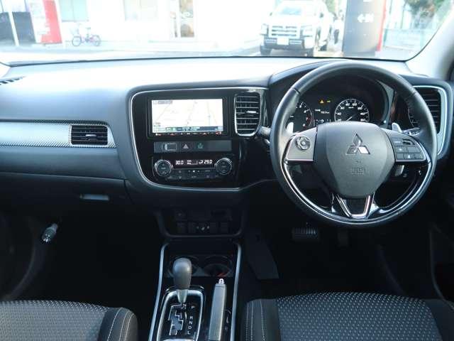 ナビを中心に使いやすいインパネ