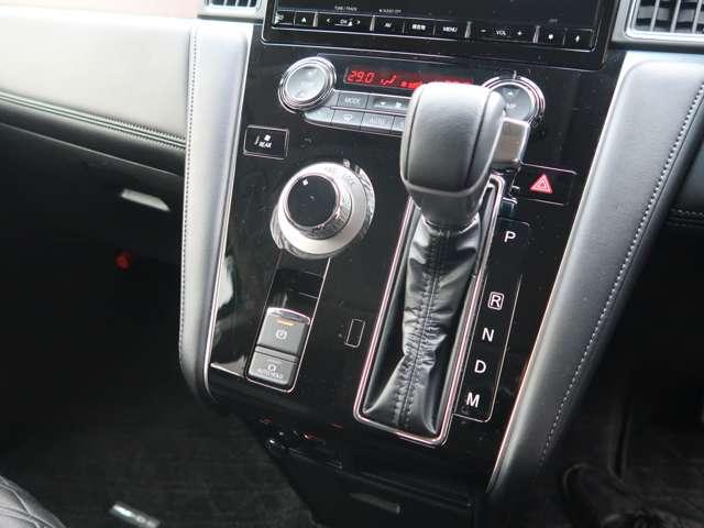 インパネ８速オートマ　電動パーキングブレーキ＆オートホールド機能付き　ダイヤル式のドライブモードセレクター