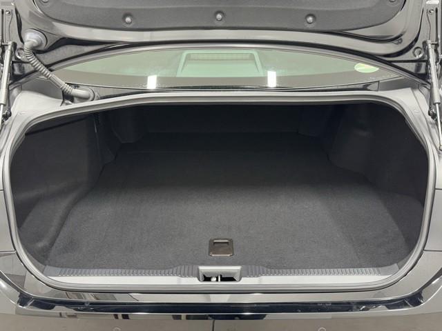 クラウンハイブリッド ＲＳ　ＬＥＤヘッドライト　クルコン　ＡＣ１００Ｖ　スマートエントリー　セキュリティーアラーム　Ｂカメラ　カーテンエアバッグ　定期点検記録簿　横滑り防止　ＥＴＣ　ドラレコ　ＴＶナビ　アルミ　ＡＵＸ　ＡＢＳ（17枚目）